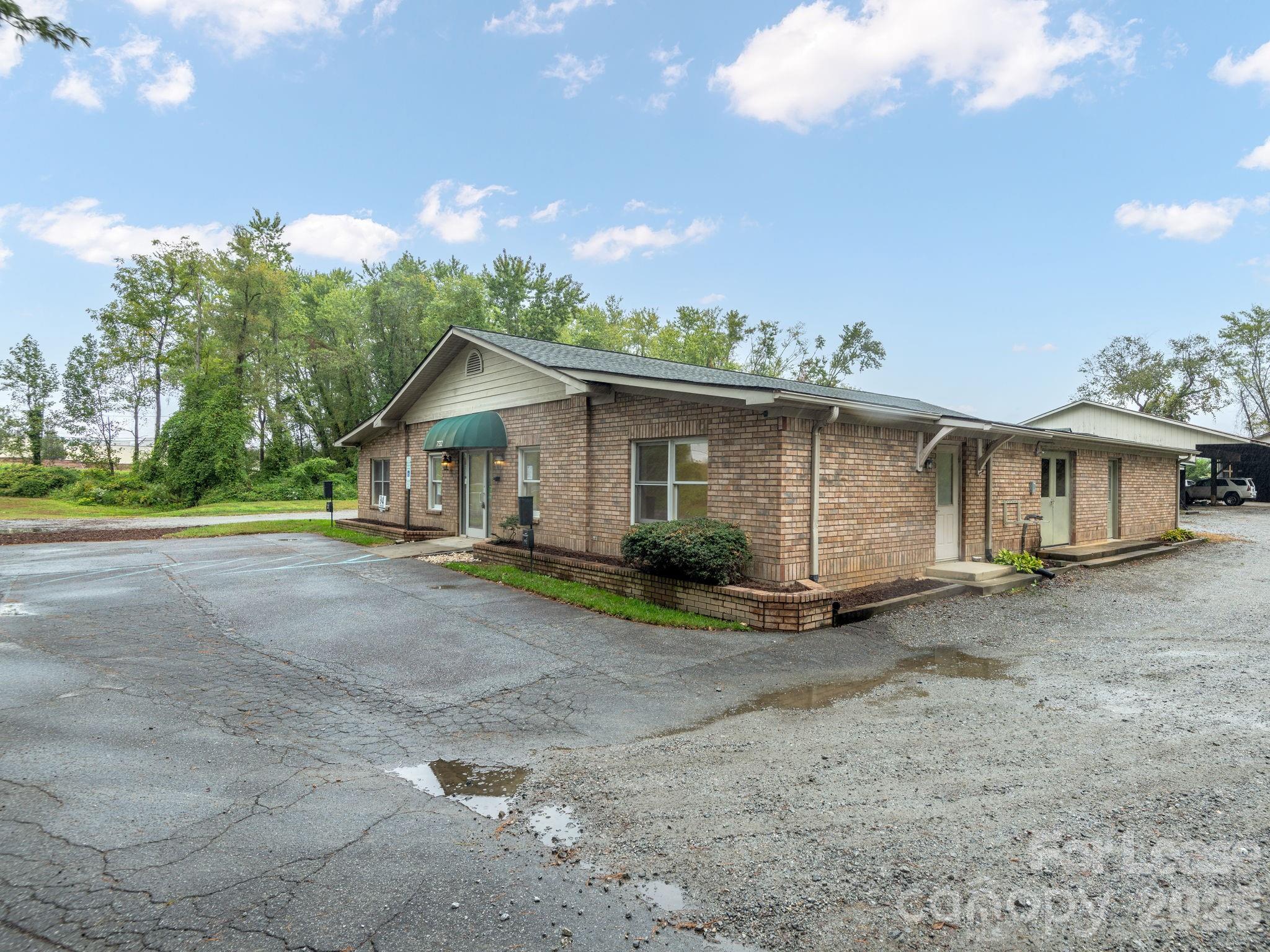 732 Jonesborough Street Hendersonville NC 28739