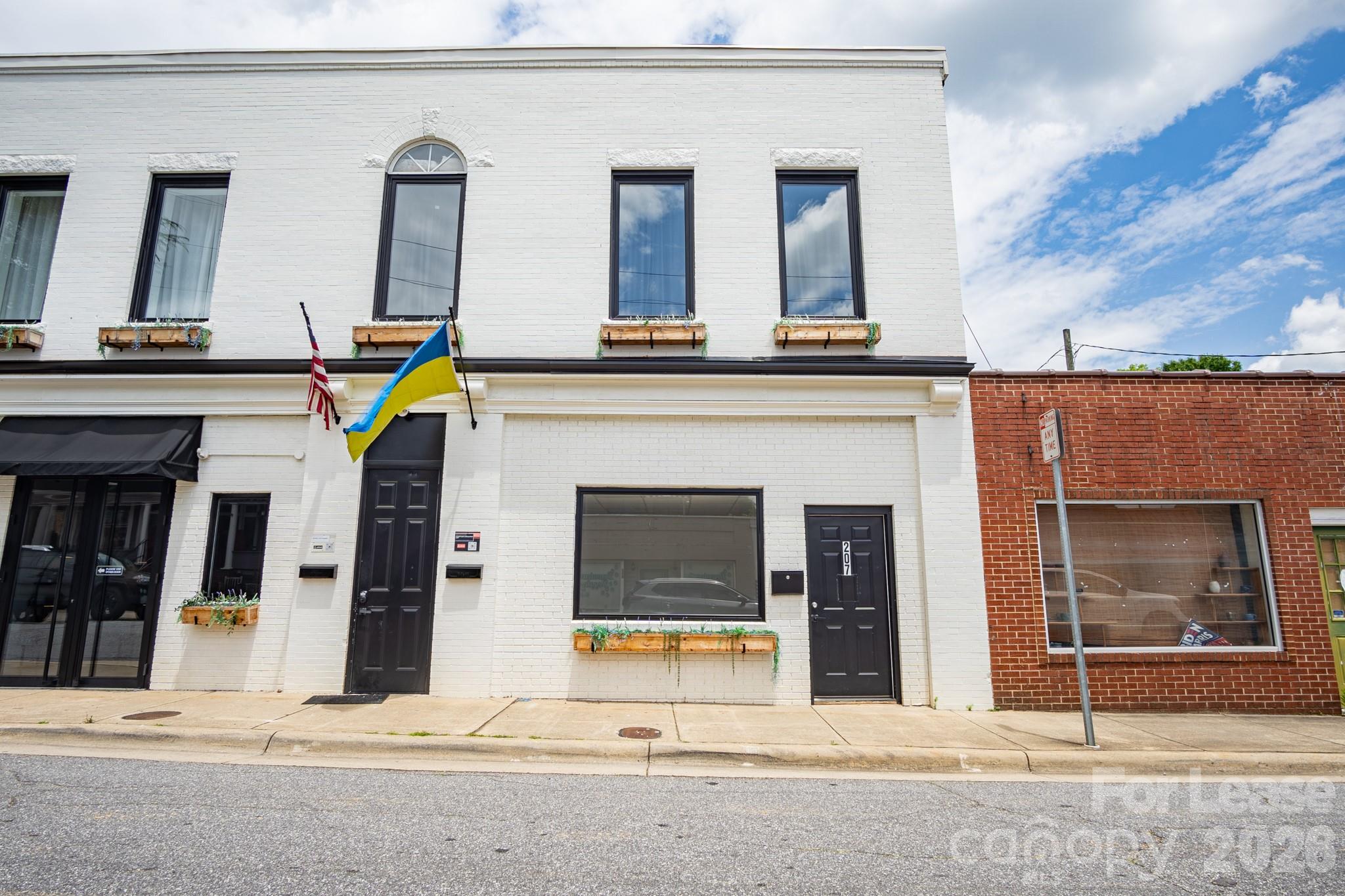 207 S Academy Street Lincolnton NC 28092