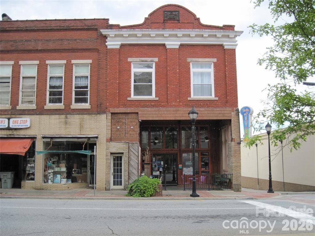 819 West Avenue NW Lenoir NC 28645