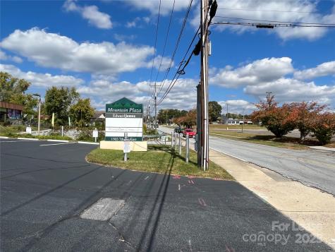 1303 7th Avenue E Hendersonville NC 28791