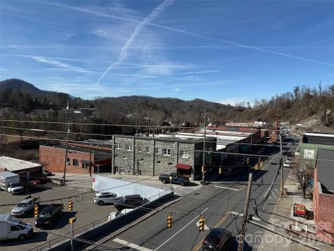 337 Oak Avenue Spruce Pine NC 28777