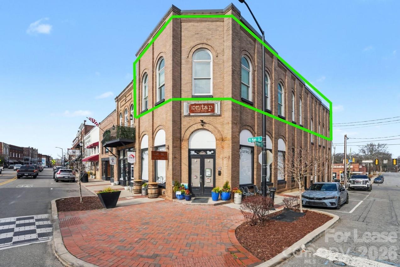 106 W Moore Avenue Mooresville NC 28115
