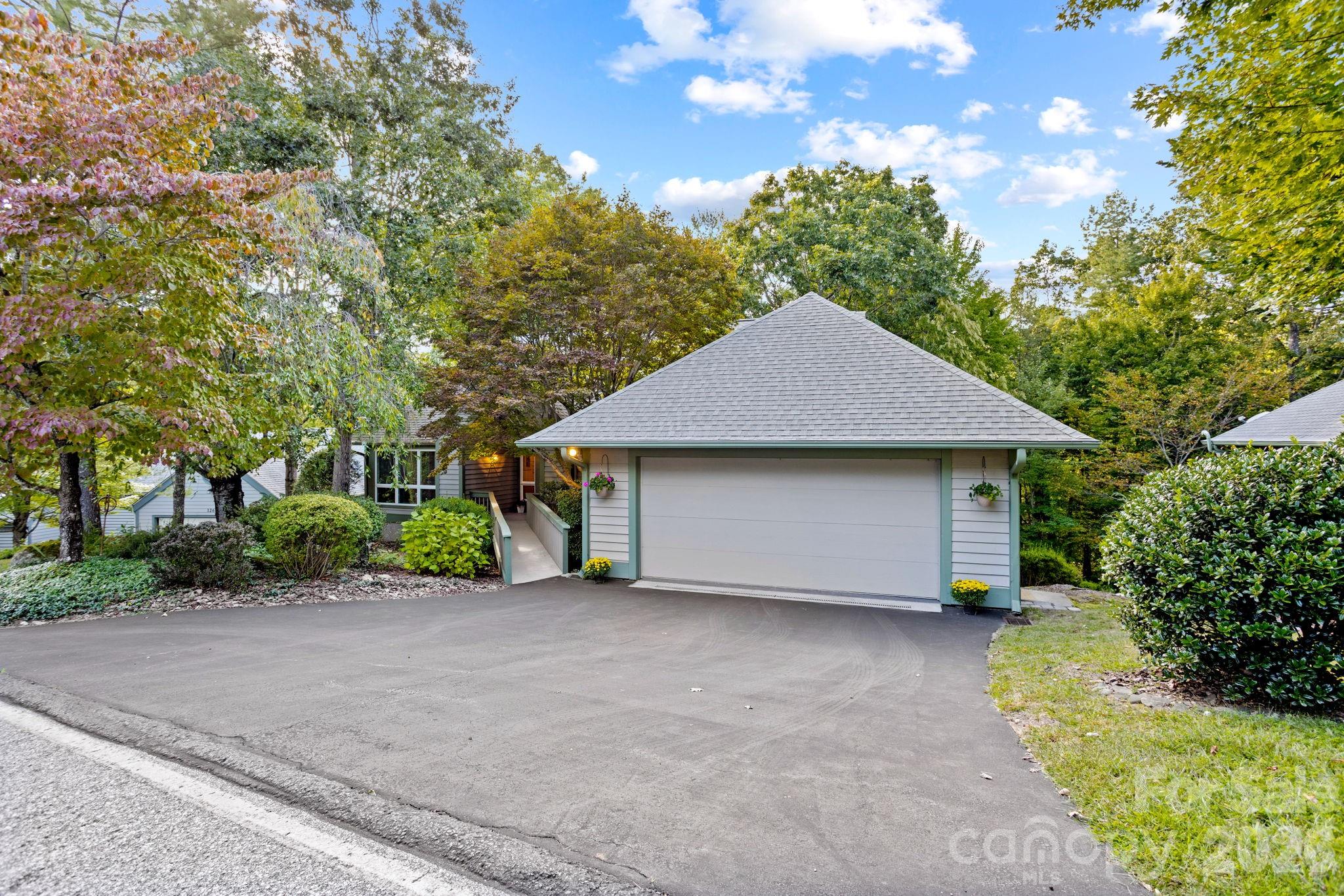 128 Forest View Drive Flat Rock NC 28731