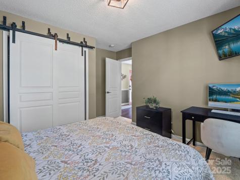 10 Gray Wolf Lane Hendersonville NC 28792