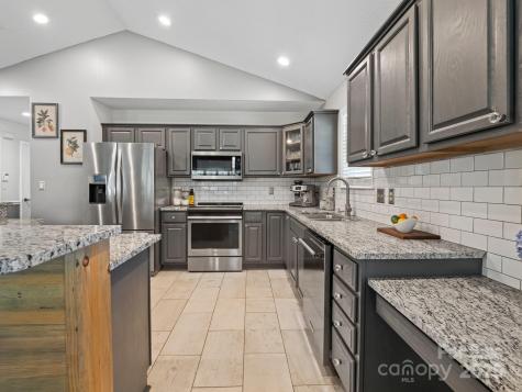 10 Gray Wolf Lane Hendersonville NC 28792