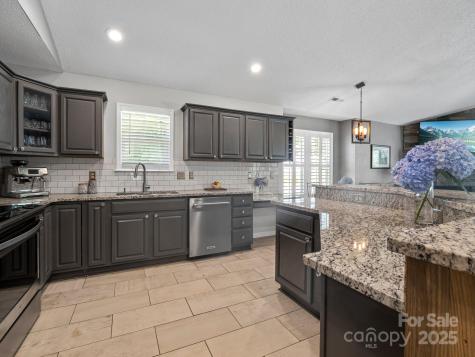 10 Gray Wolf Lane Hendersonville NC 28792