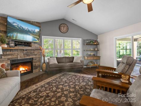 10 Gray Wolf Lane Hendersonville NC 28792