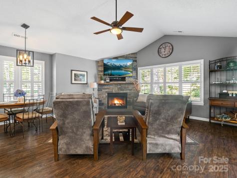 10 Gray Wolf Lane Hendersonville NC 28792