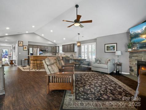 10 Gray Wolf Lane Hendersonville NC 28792