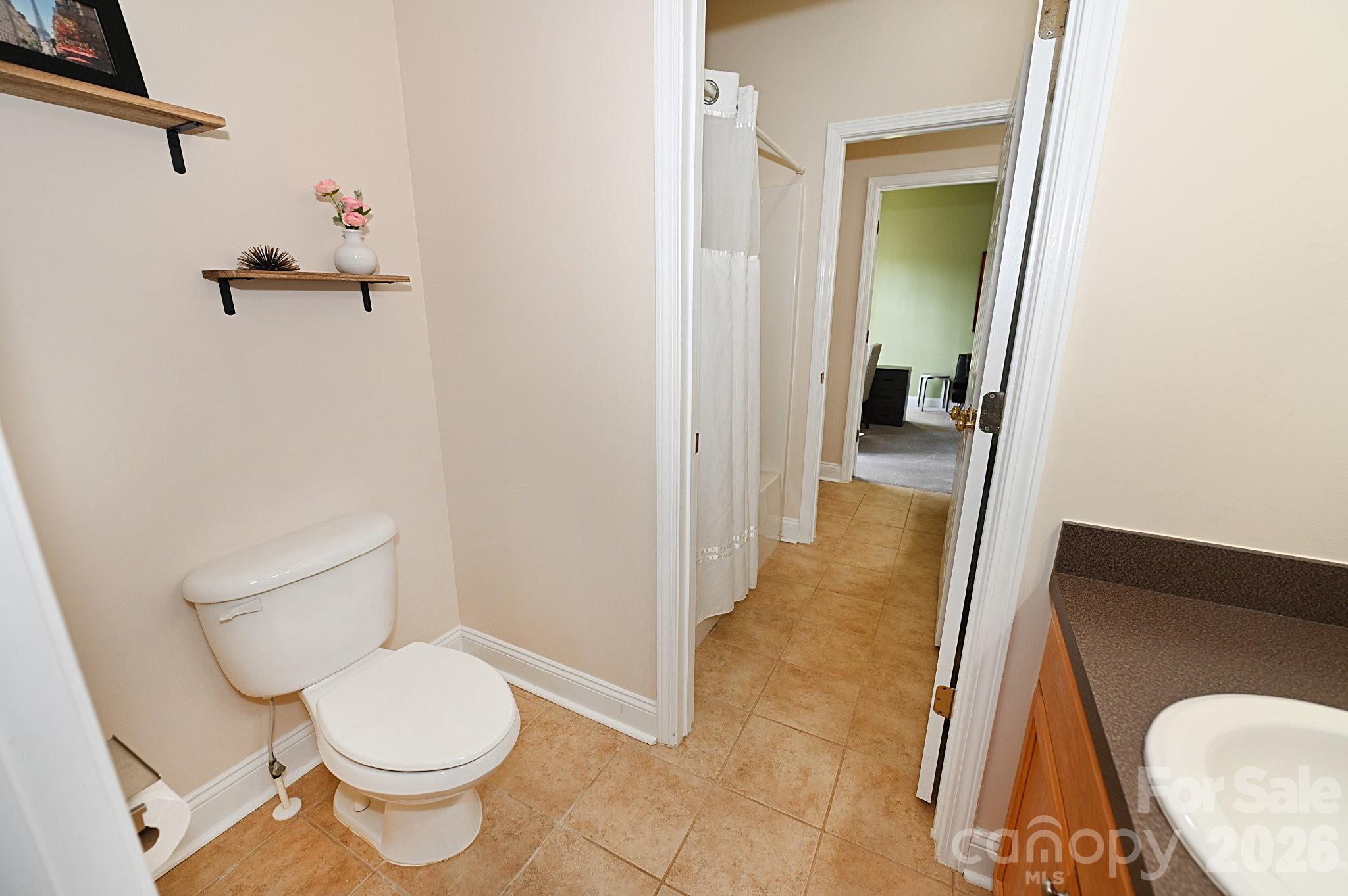 1360 21st Avenue NE Hickory NC 28601