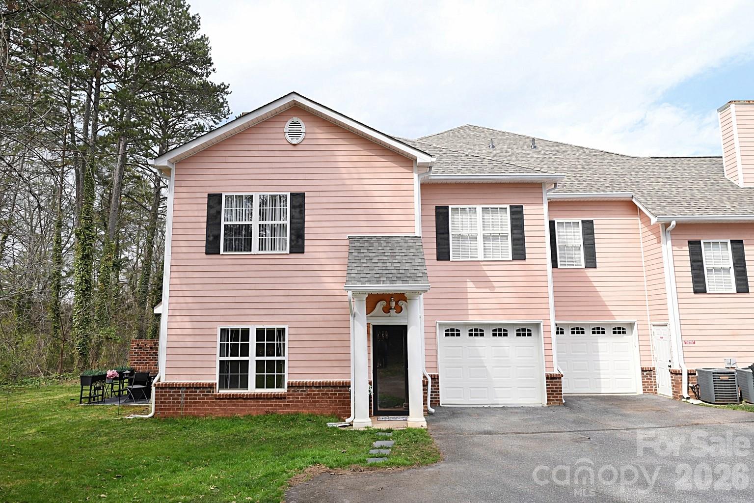 1360 21st Avenue NE Hickory NC 28601