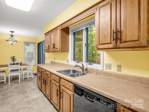 405 N Scarlet Oak Lane Hendersonville NC 28791