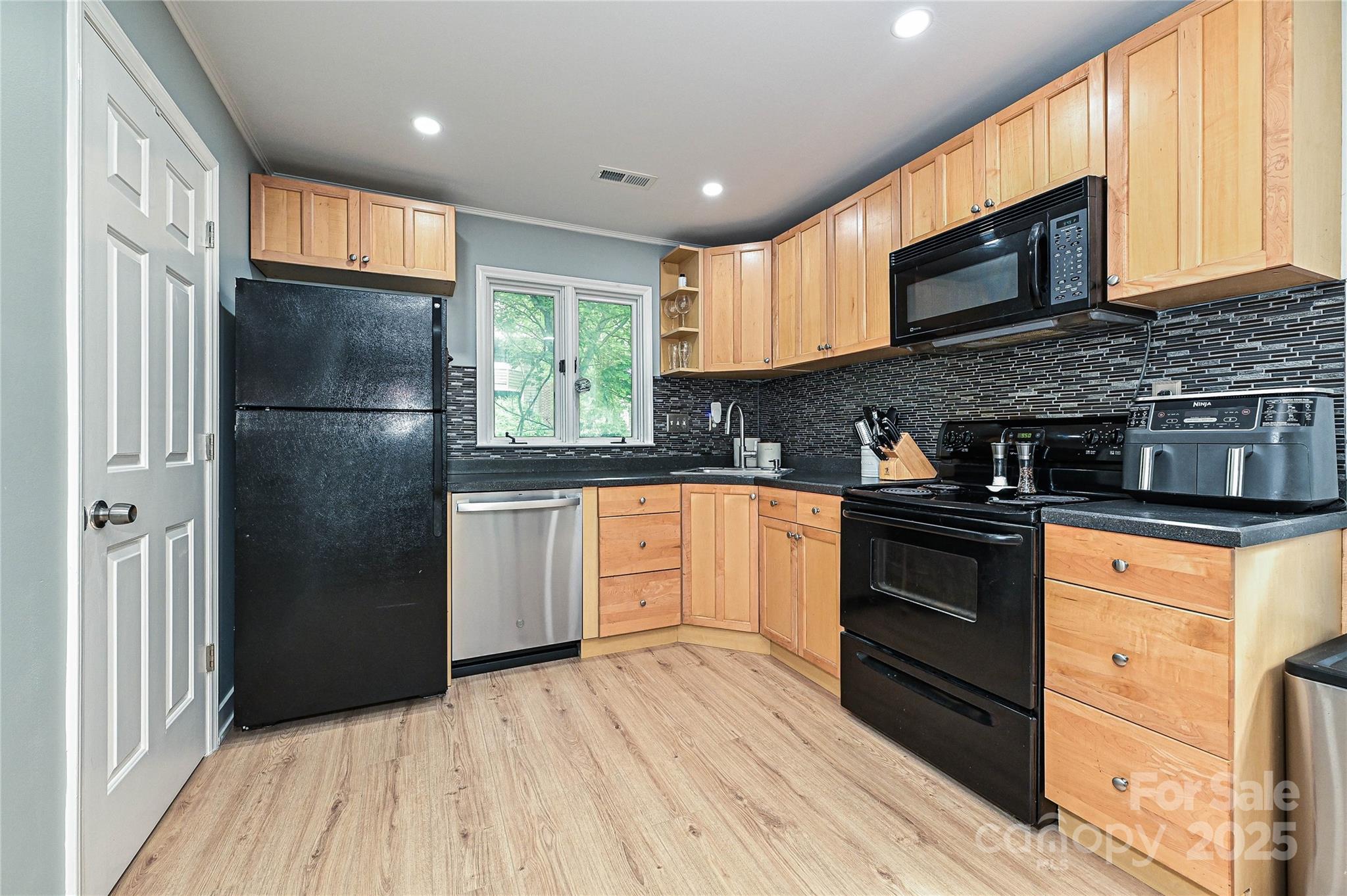 433-68 W 8th Street Charlotte NC 28202