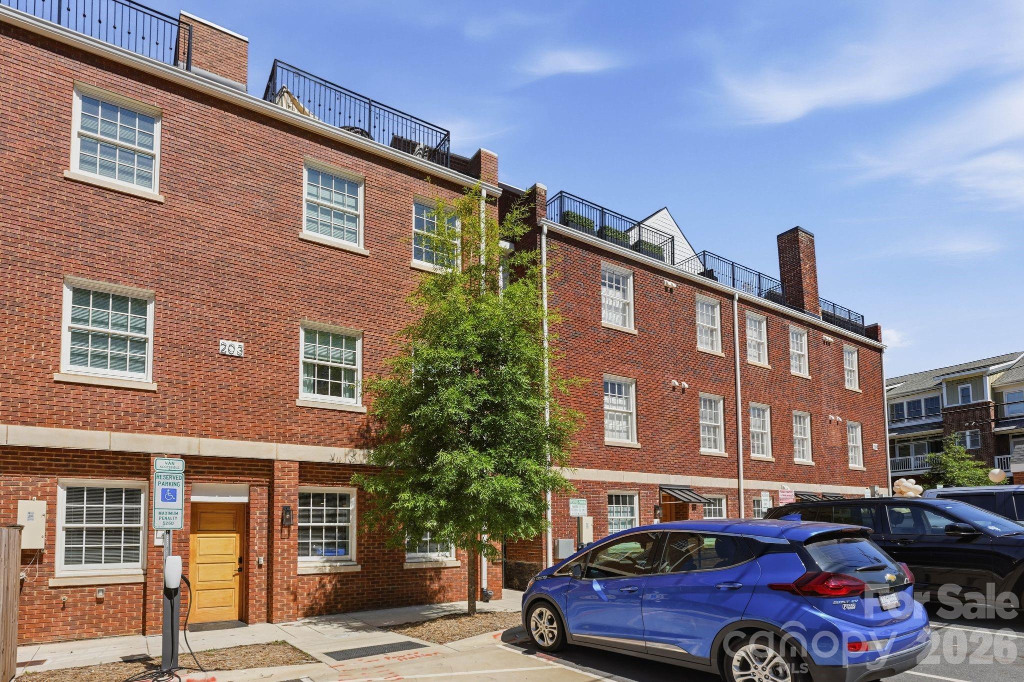 203 Grandin Road Charlotte NC 28208