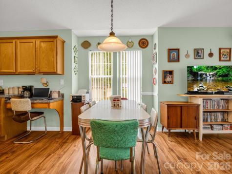 27 Gray Wolf Lane Hendersonville NC 28792