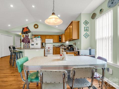 27 Gray Wolf Lane Hendersonville NC 28792
