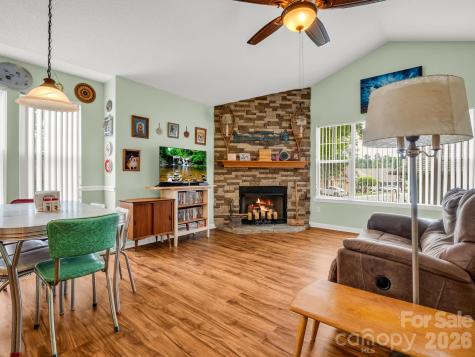 27 Gray Wolf Lane Hendersonville NC 28792