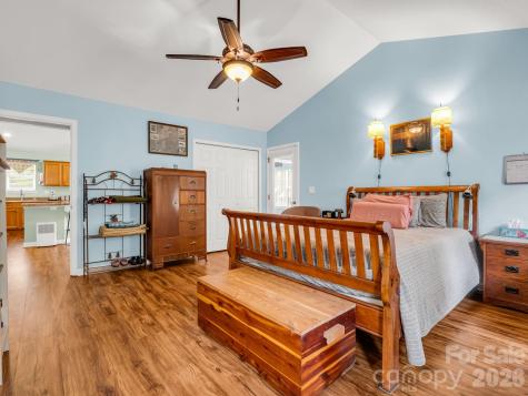 27 Gray Wolf Lane Hendersonville NC 28792