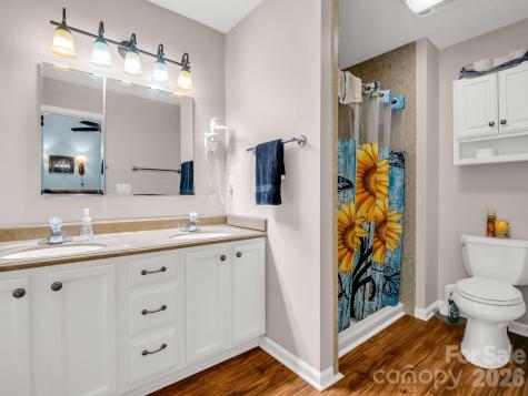 27 Gray Wolf Lane Hendersonville NC 28792