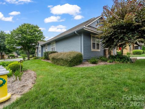27 Gray Wolf Lane Hendersonville NC 28792