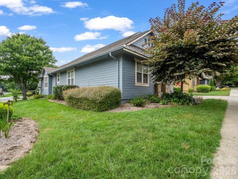 27 Gray Wolf Lane Hendersonville NC 28792