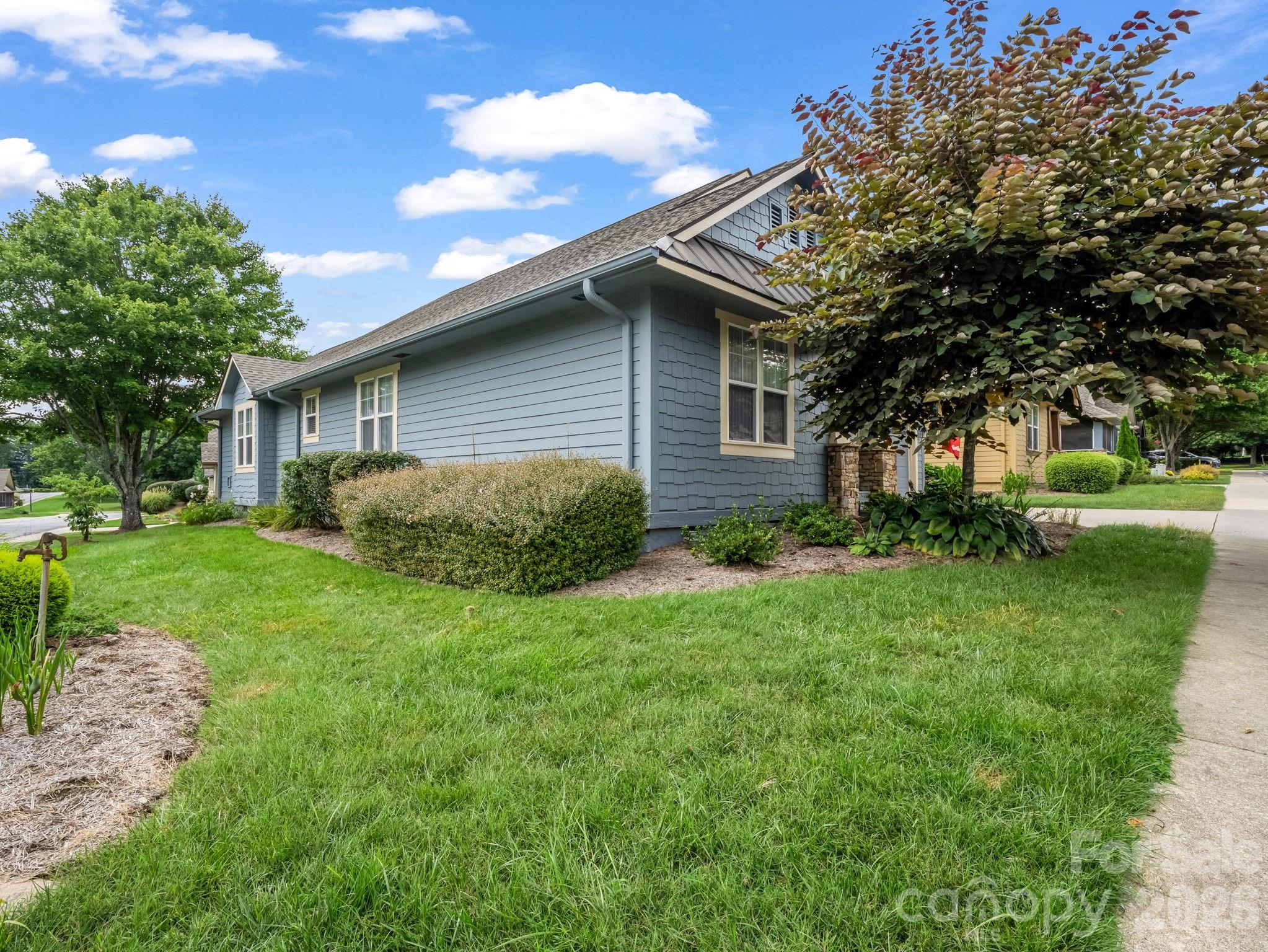 27 Gray Wolf Lane Hendersonville NC 28792