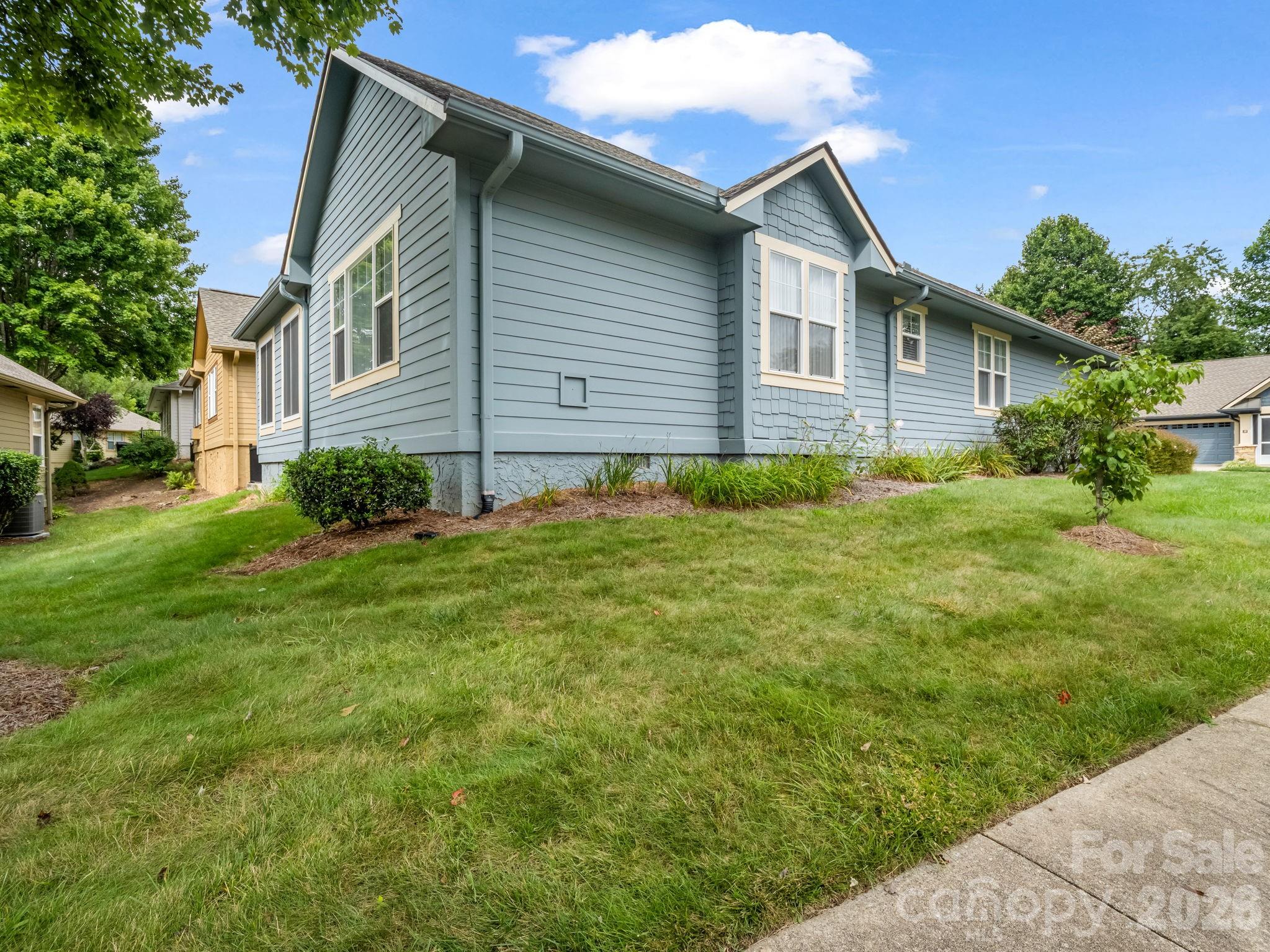 27 Gray Wolf Lane Hendersonville NC 28792
