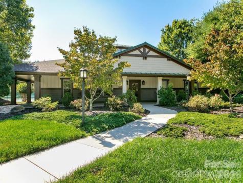 27 Gray Wolf Lane Hendersonville NC 28792