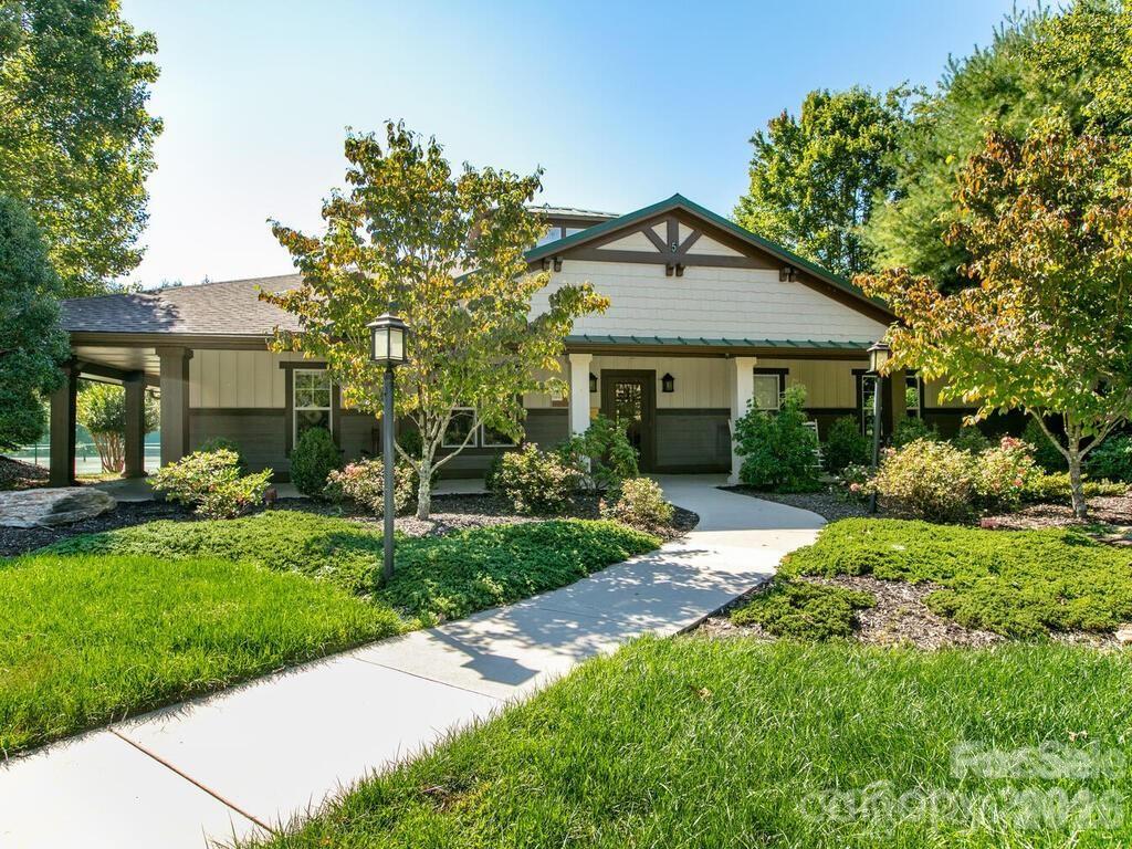 27 Gray Wolf Lane Hendersonville NC 28792