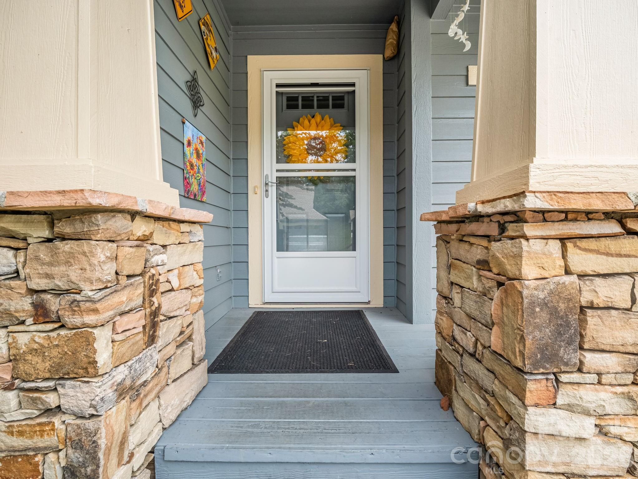 27 Gray Wolf Lane Hendersonville NC 28792