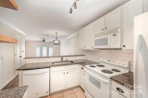 1218 Green Oaks Lane Charlotte NC 28205