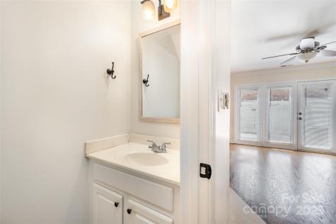 1218 Green Oaks Lane Charlotte NC 28205