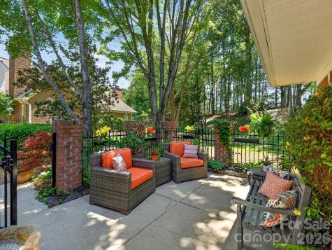 7444 Hurstbourne Green Drive Charlotte NC 28277
