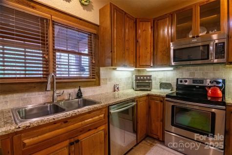 620 Sapphire Valley Road Cashiers NC 28717