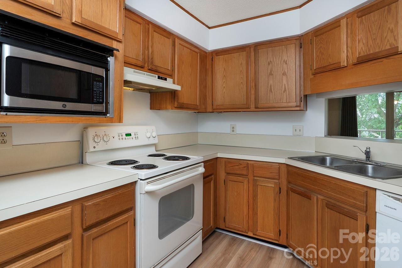 2536 Stradbrook Drive Charlotte NC 28210