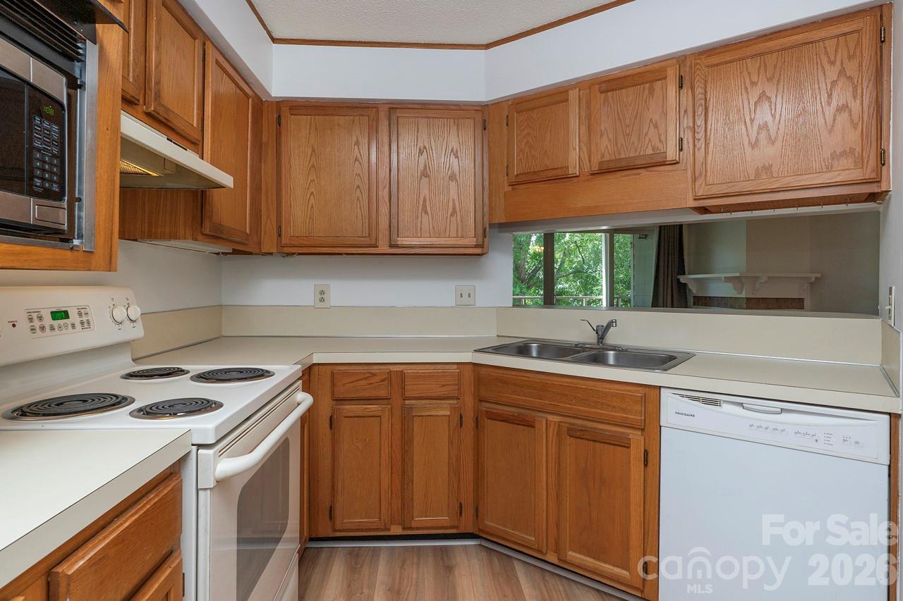 2536 Stradbrook Drive Charlotte NC 28210