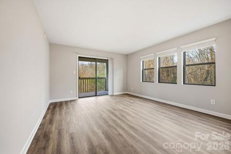 1605 Abbey Circle Asheville NC 28805