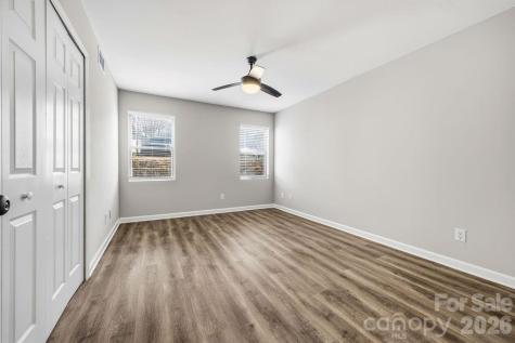 1605 Abbey Circle Asheville NC 28805