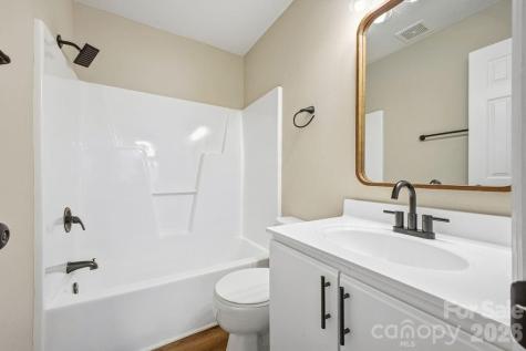 1605 Abbey Circle Asheville NC 28805