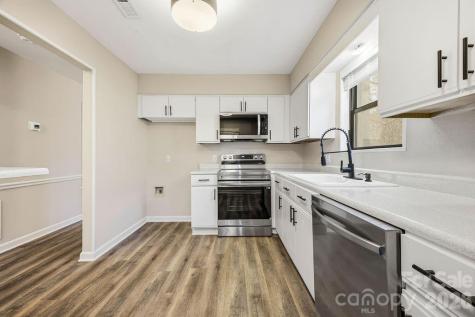 1605 Abbey Circle Asheville NC 28805