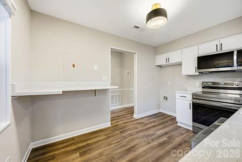 1605 Abbey Circle Asheville NC 28805