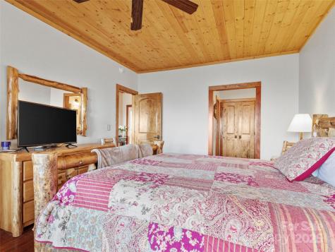 80 Slickrock Road Burnsville NC 28714