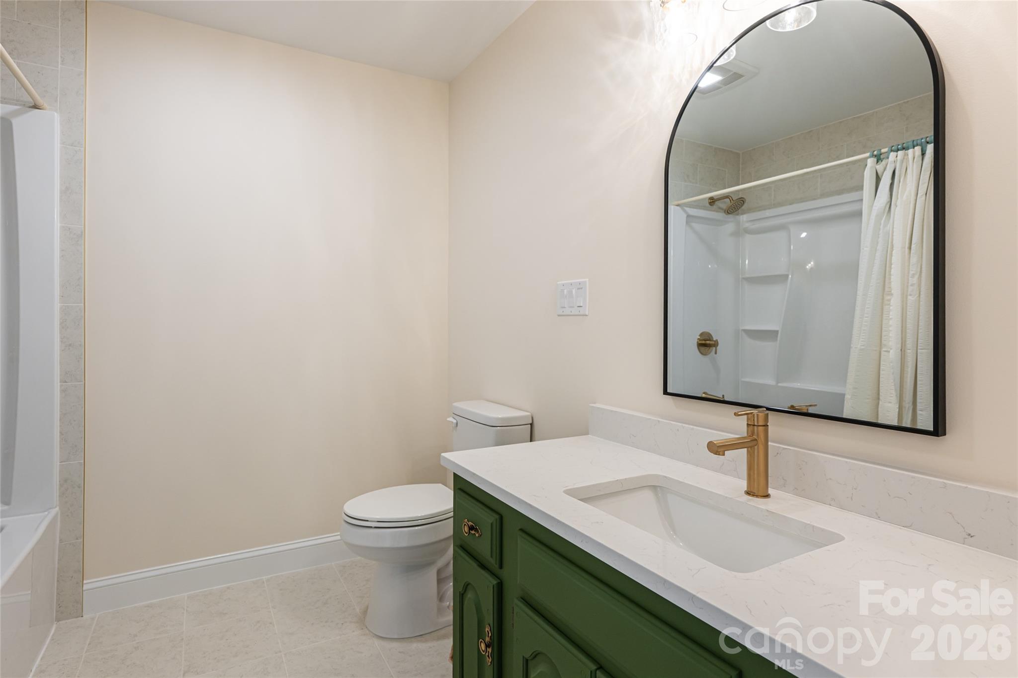 1203 Fleetwood Plaza Hendersonville NC 28739