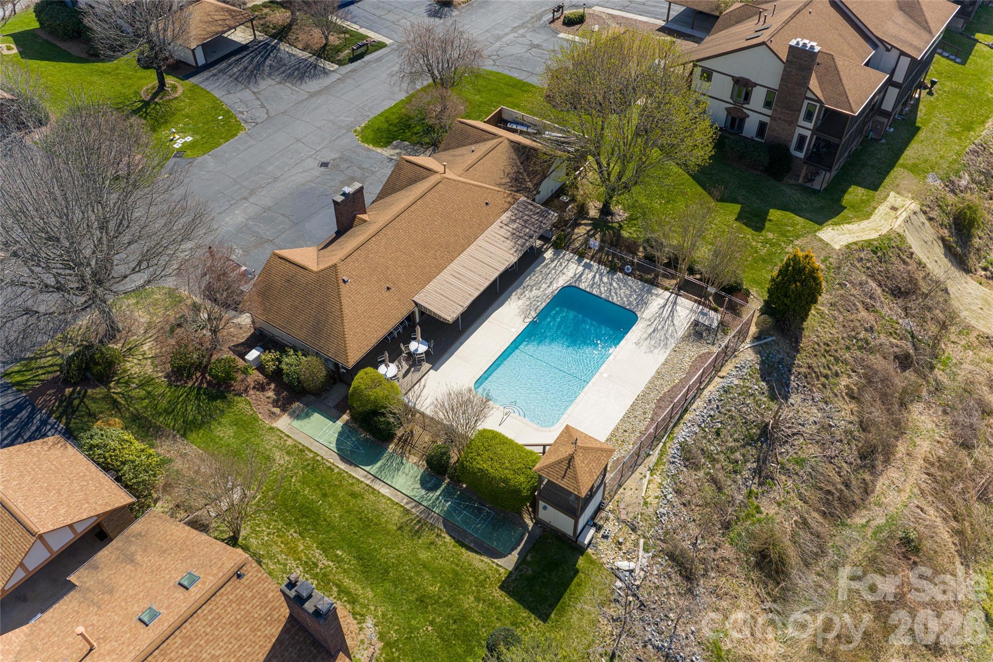 1203 Fleetwood Plaza Hendersonville NC 28739