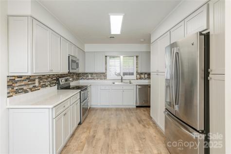 140 Bent Tree Drive Hendersonville NC 28739