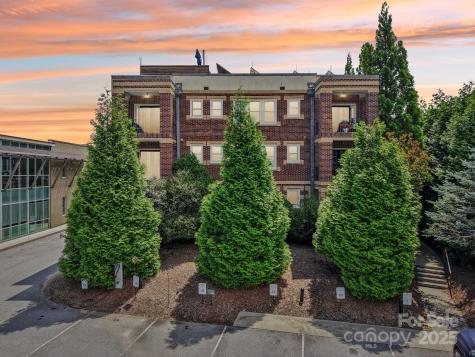 203 6th Avenue W Hendersonville NC 28739