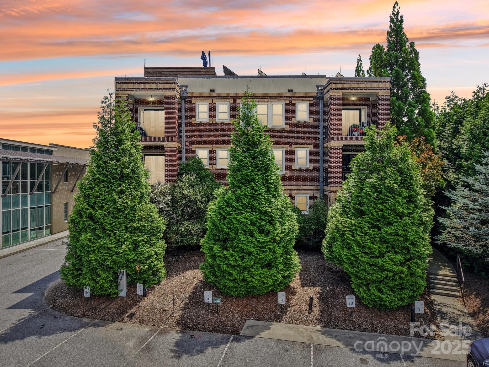 203 6th Avenue W Hendersonville NC 28739