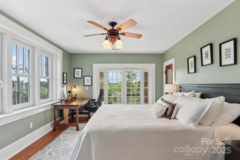 203 6th Avenue W Hendersonville NC 28739