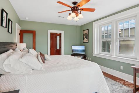 203 6th Avenue W Hendersonville NC 28739