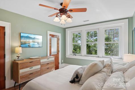 203 6th Avenue W Hendersonville NC 28739